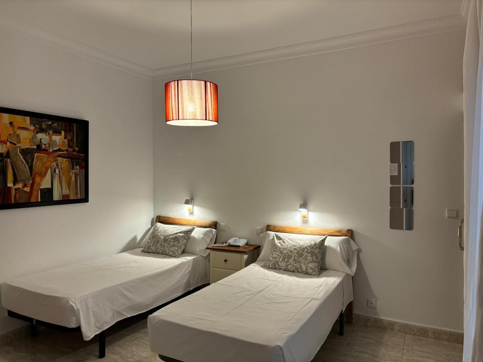 Hostal Barrera Madrid Bagian luar foto