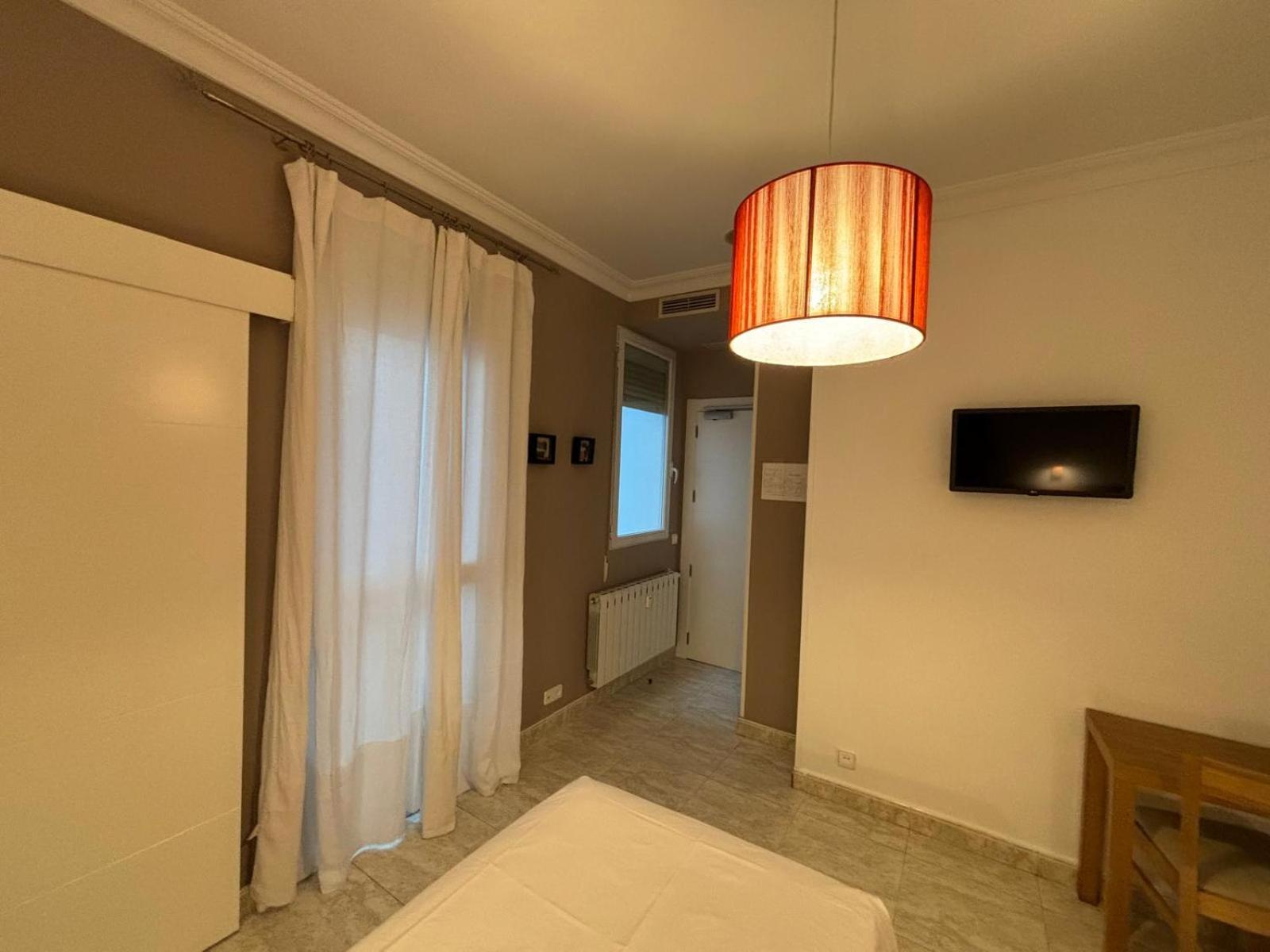 Hostal Barrera Madrid Bagian luar foto