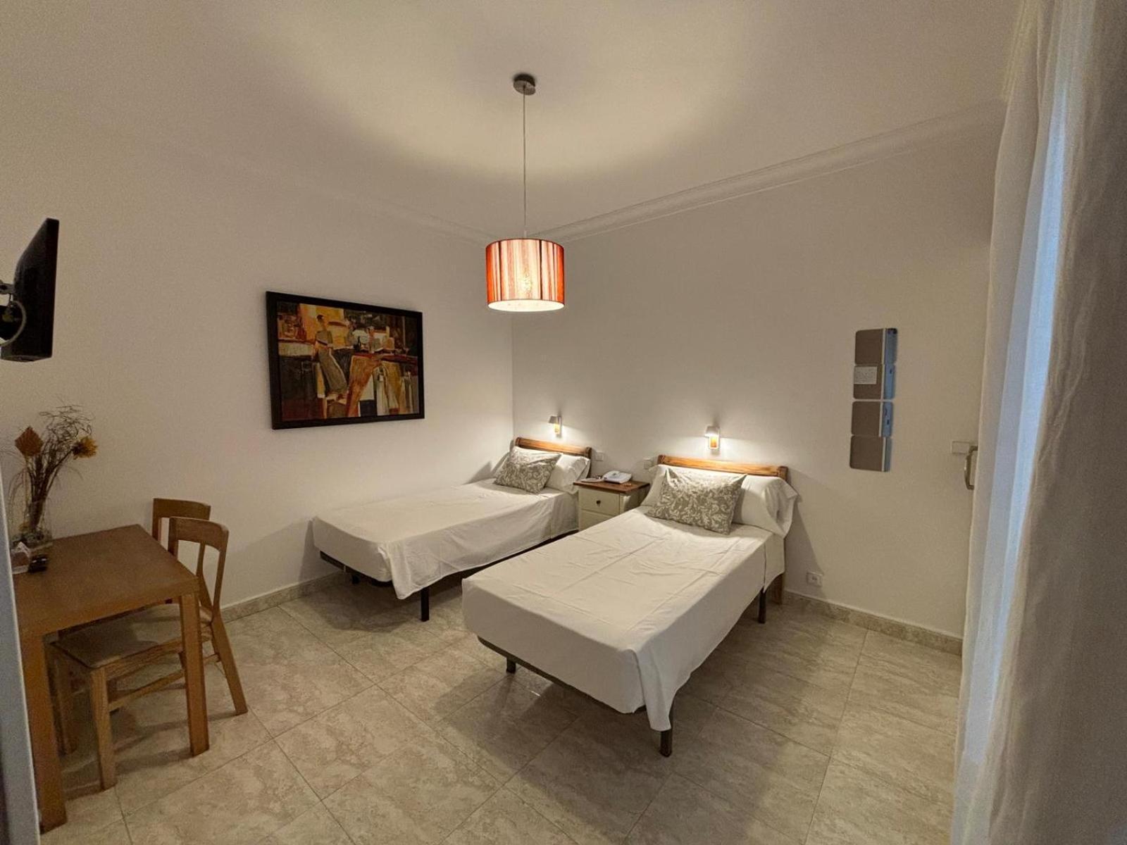 Hostal Barrera Madrid Bagian luar foto