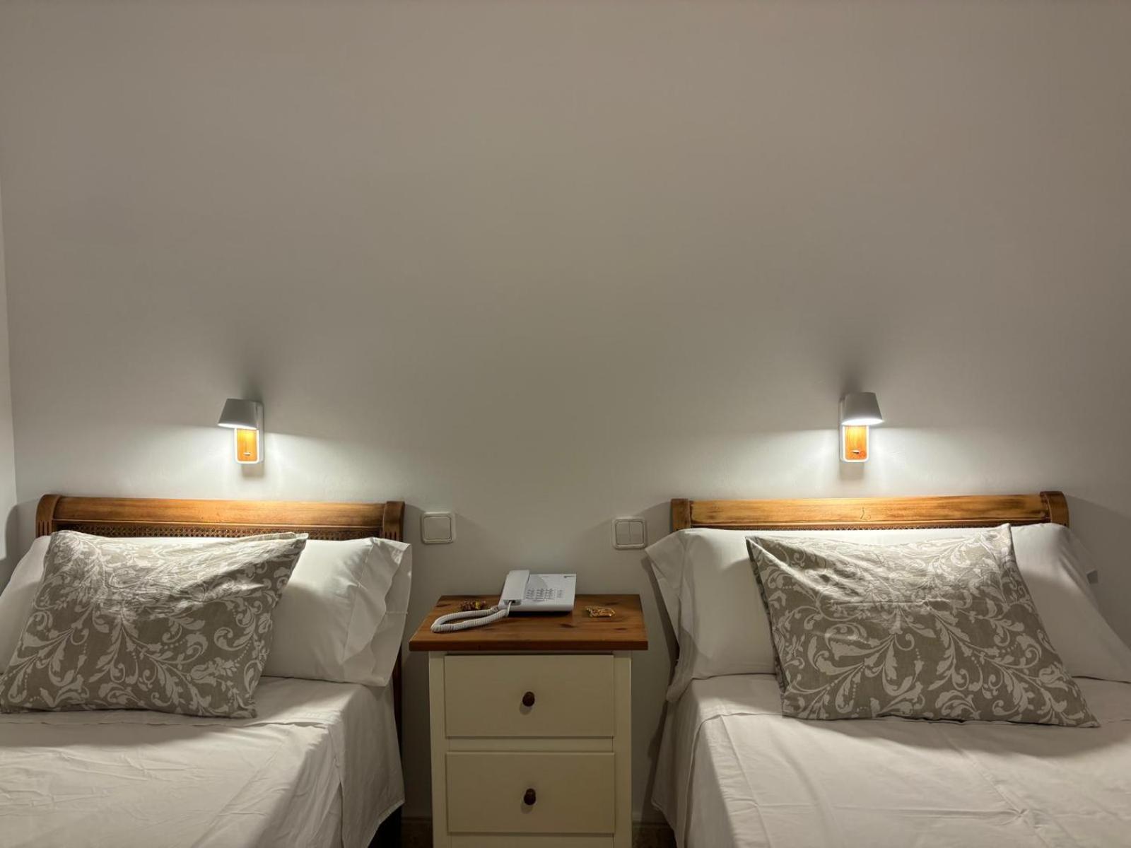 Hostal Barrera Madrid Bagian luar foto