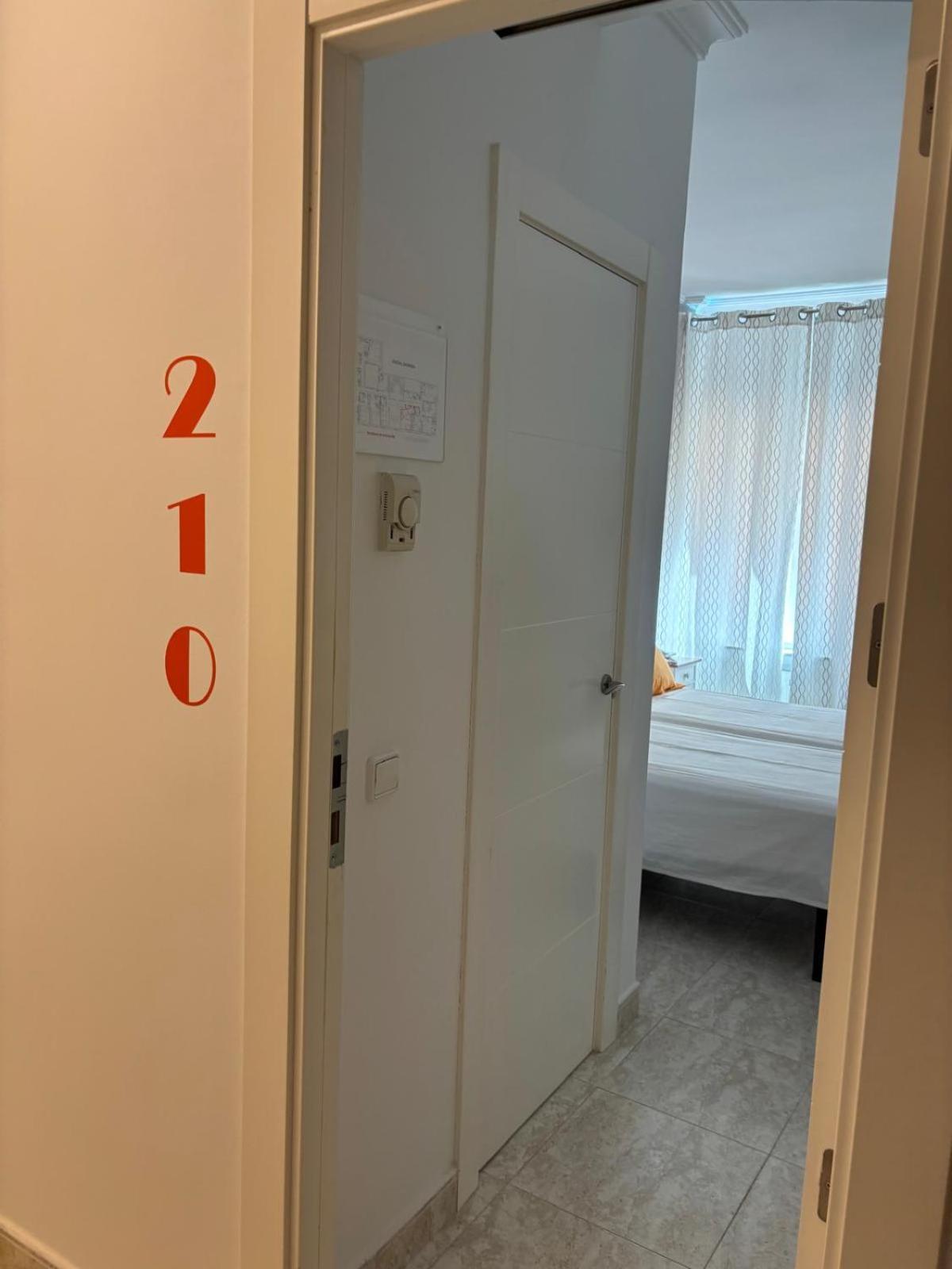 Hostal Barrera Madrid Bagian luar foto
