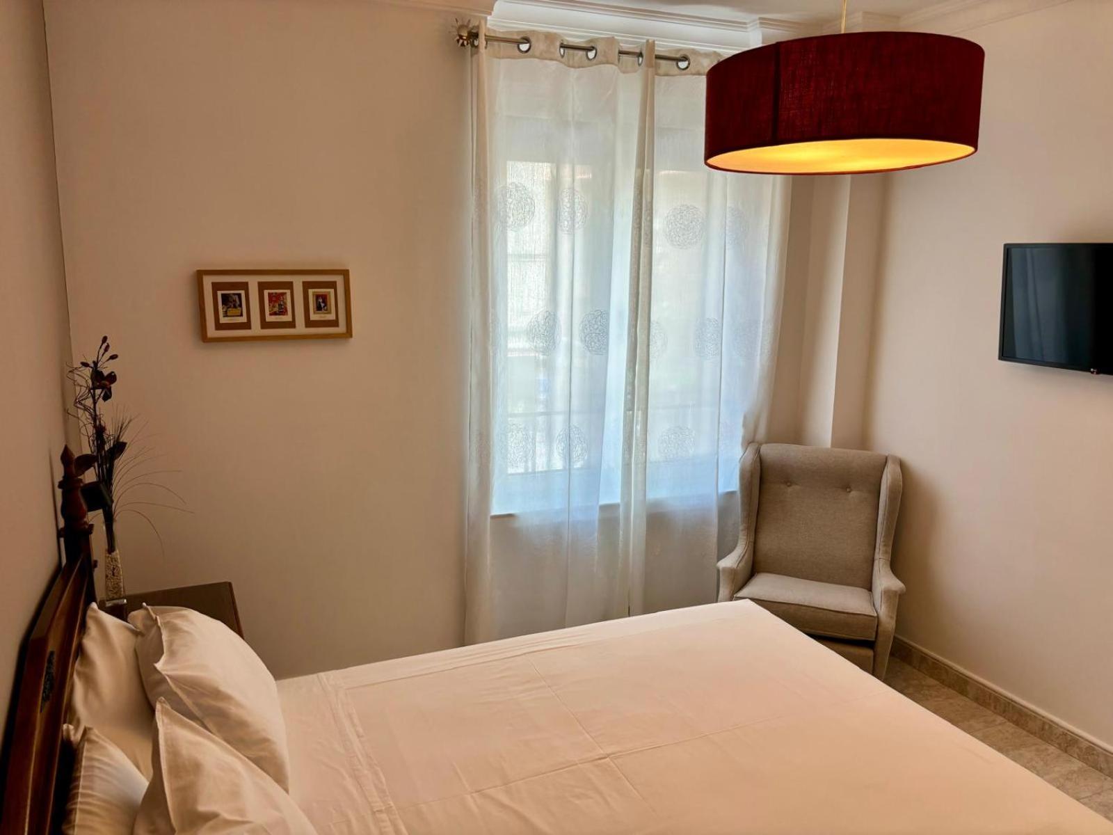 Hostal Barrera Madrid Bagian luar foto