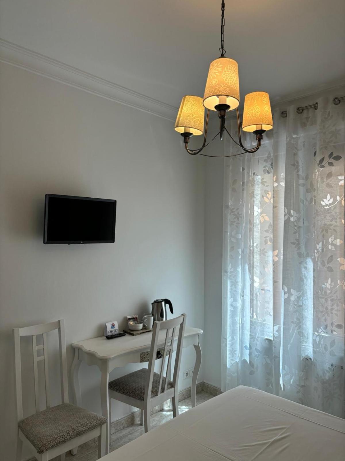 Hostal Barrera Madrid Bagian luar foto