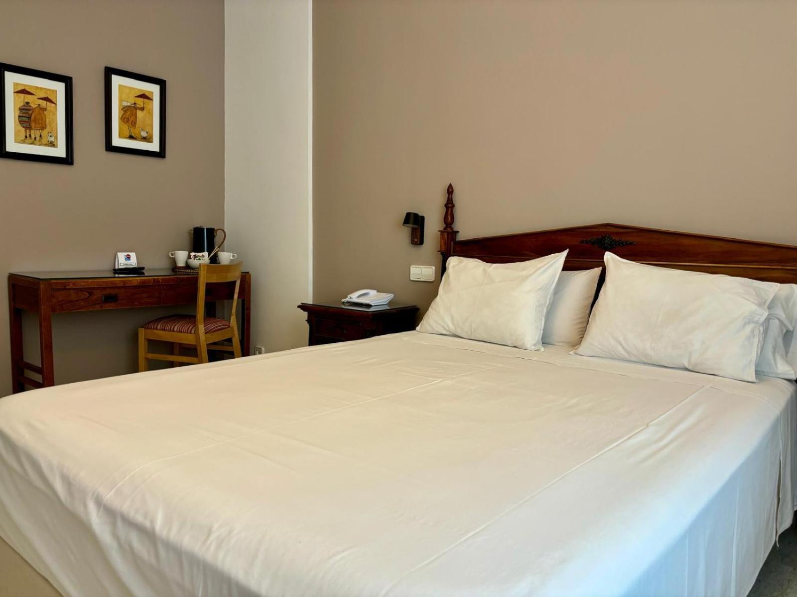 Hostal Barrera Madrid Bagian luar foto