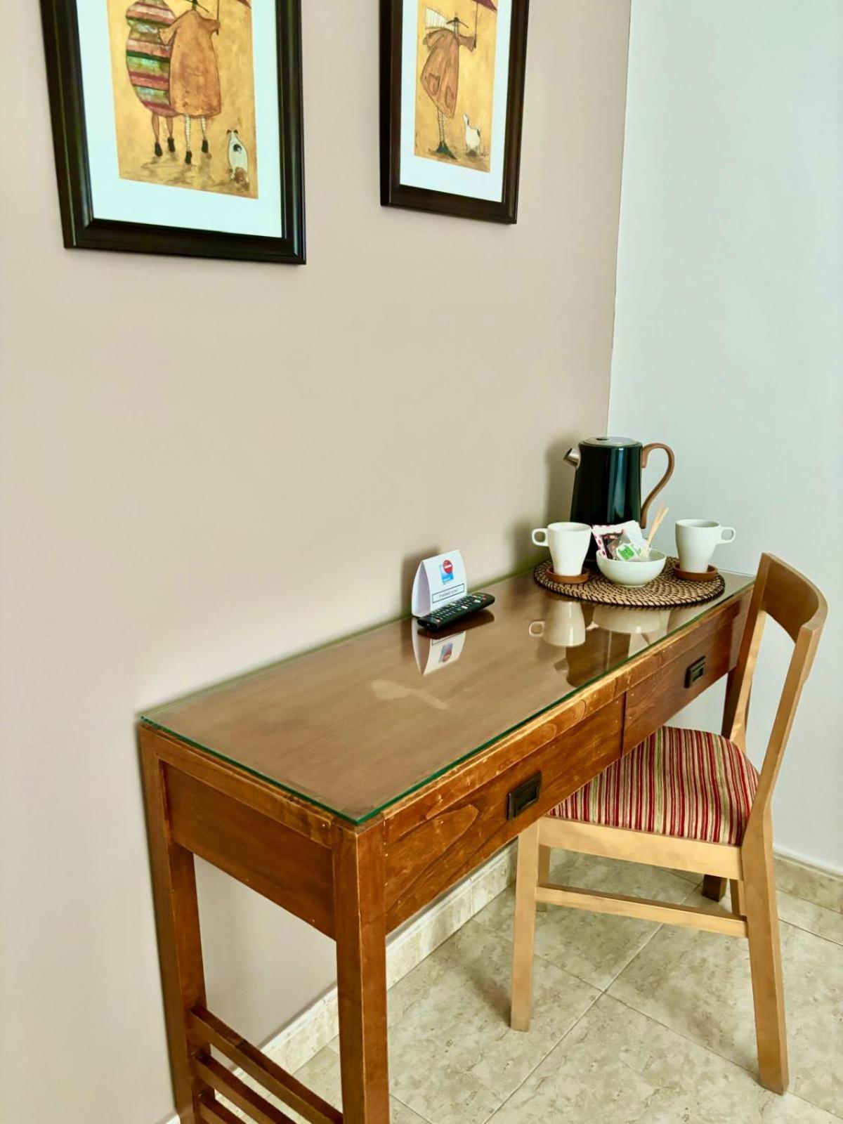 Hostal Barrera Madrid Bagian luar foto