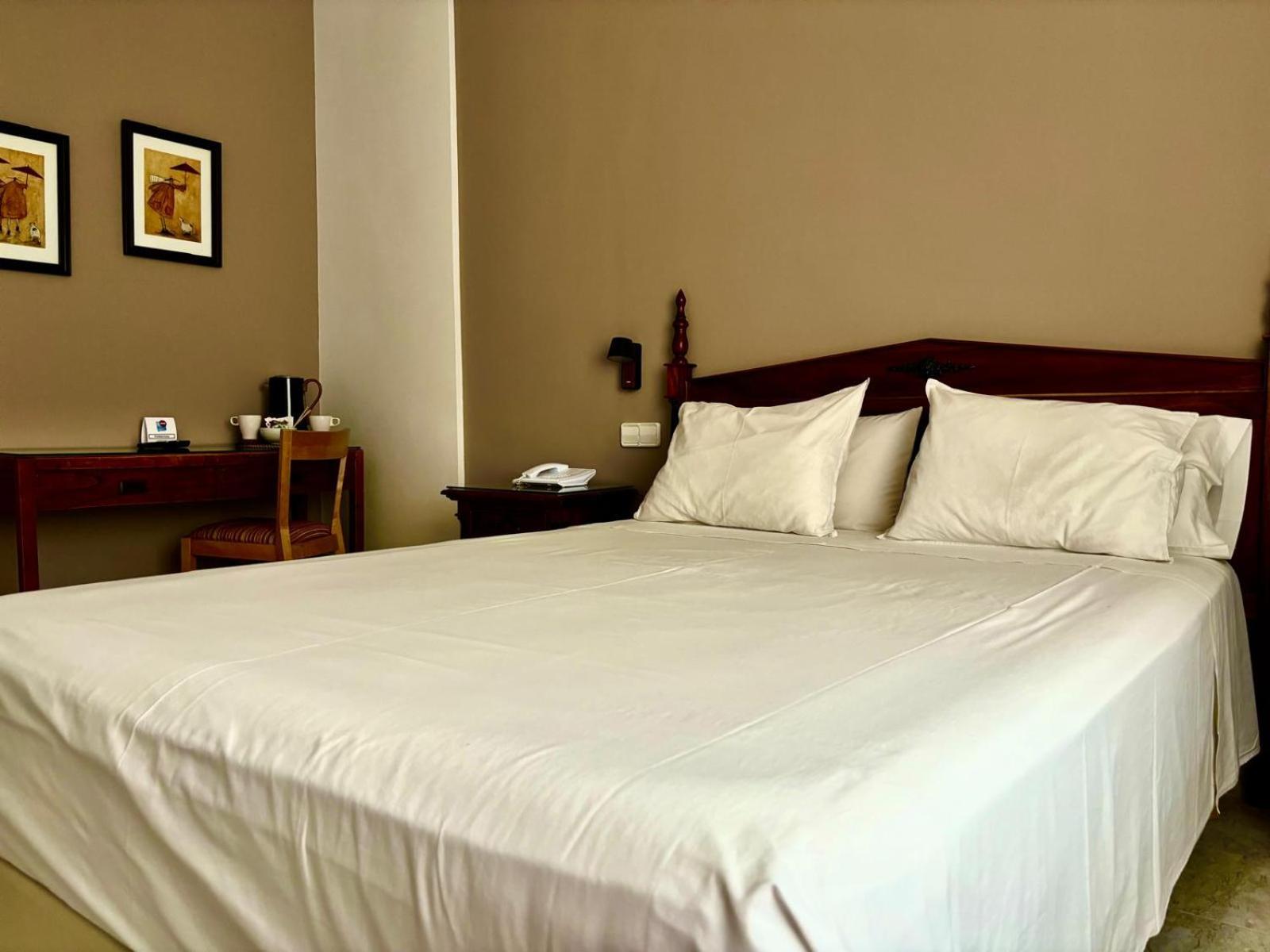 Hostal Barrera Madrid Bagian luar foto