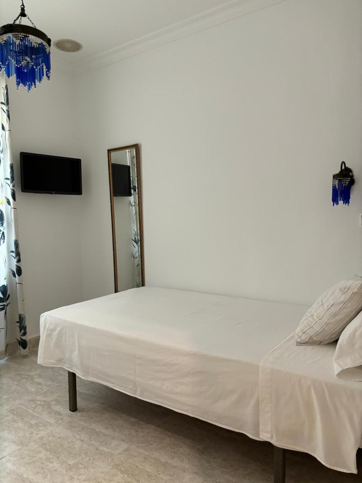 Hostal Barrera Madrid Bagian luar foto